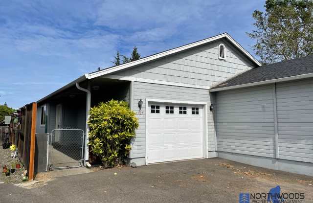 Nice 2 Bedroom 1.5 Bath Duplex