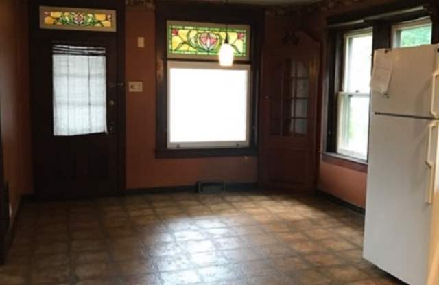 132 E Maple Grove Rd