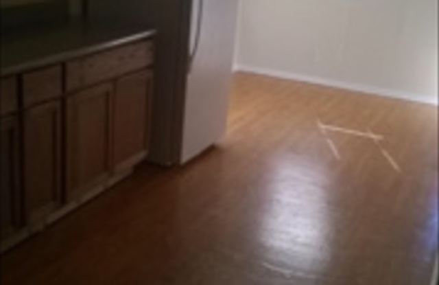 Photo of 3 Bedroom one bath convenient location