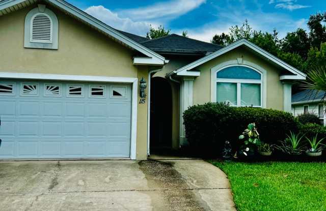 3/2 fenced in yard with pool access!