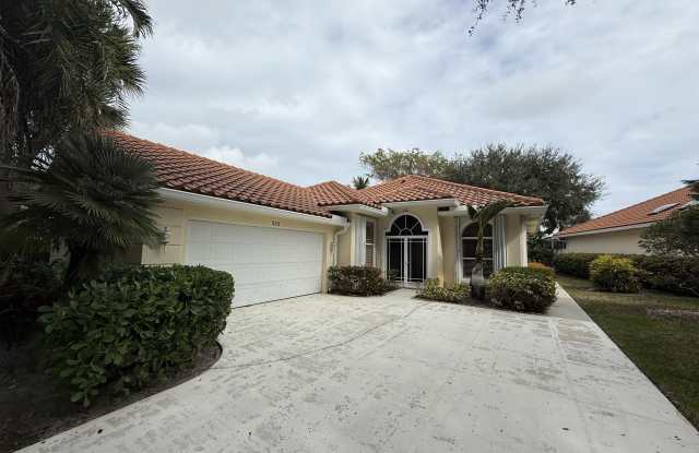 222 E Tall Oaks Circle