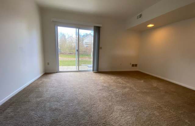 Amazing Two Bedroom Townhouse in Zelienople! Washer  Dryer Hook-Ups! Call Today!