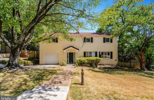 Photo of 2921 S GRANT