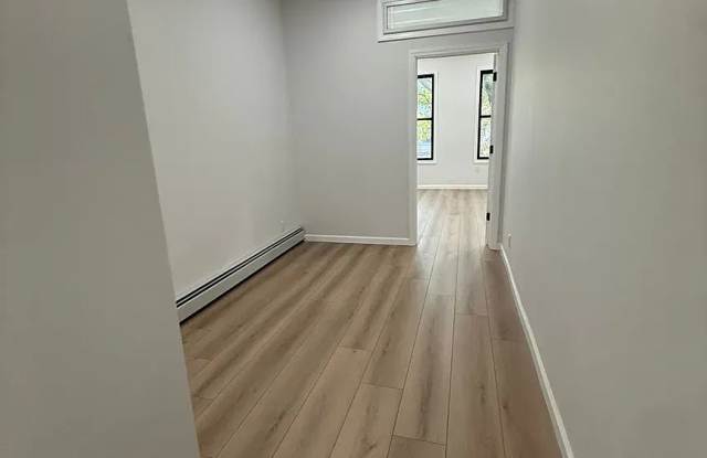 4-77 Grandview Avenue