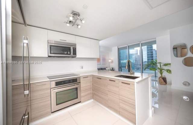 1300 Brickell Bay Dr # 1601 (A11894286)