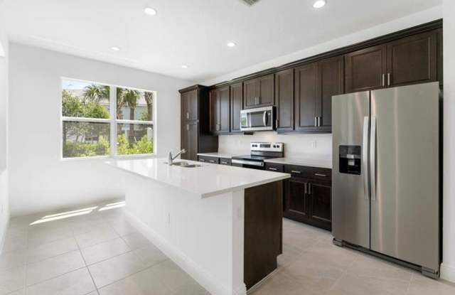 552 Sanderling Circle, Deerfield Beach, FL 33442 - 2480