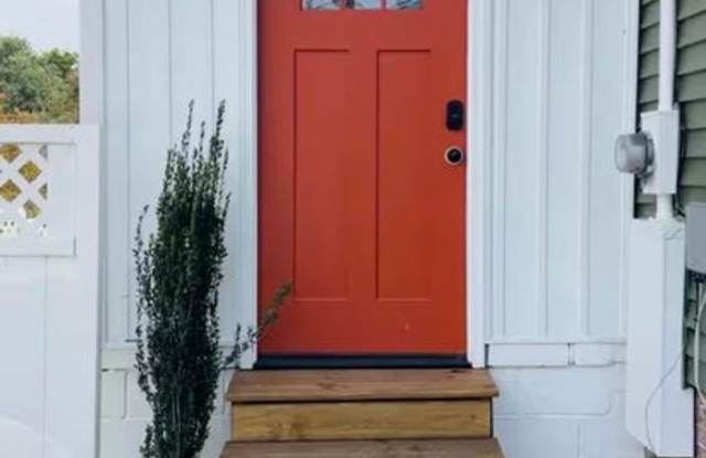 Knoxville 37920 - 1 bedroom, 1 bath studio apartment - Contact Tara Hayes (865) 242-8010