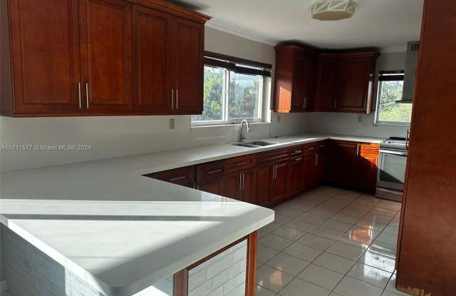 3340 SW 79th Avenue B, Miami, FL 33155