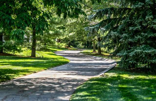 Photo of Lakeside Hills Apartments