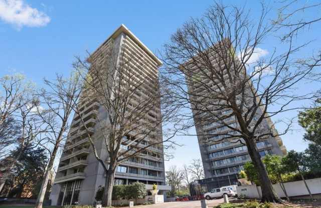 2575 Peachtree Road NE