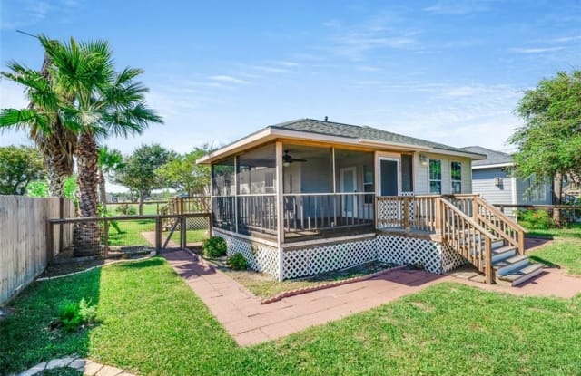 1307 S Live Oak St - 1307 South Live Oak Street, Rockport, TX 78382