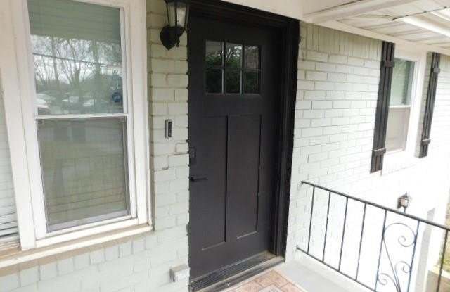 3439 Oakcliff Road NW