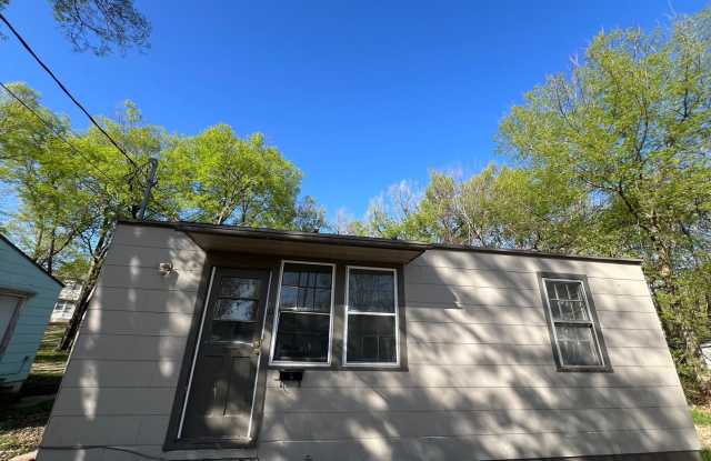 Photo of Remodeled 2 Bedroom Single Family Pet Friendly