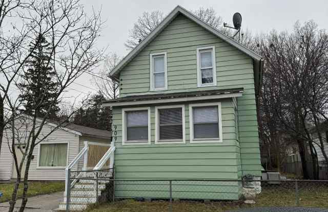 909 Clayton Street - 1
