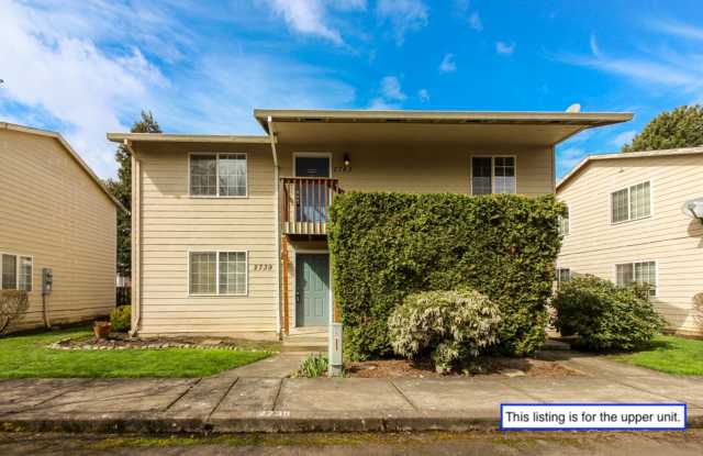 2743 SW Jasmine Pl - Upper Unit