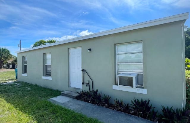 205 NE 9th Avenue - 205 NE 9th Ave, Boynton Beach, FL 33435