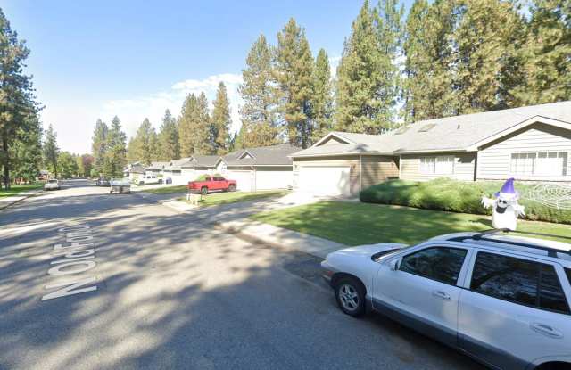 Stunning 3 Bed, 2 Bath Home near Riverside State Park!