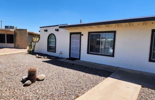 Photo of 415 E FROST Circle