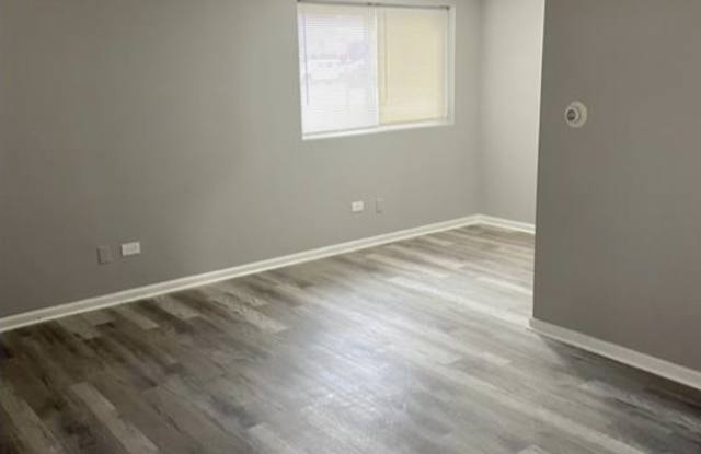 Photo of 7812 S Troy St