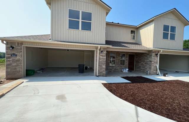 9004-9006 Sandra Way