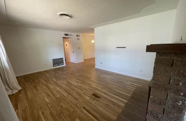 2117 Deerfield Avenue