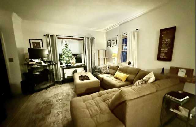 Photo of 141 E High St