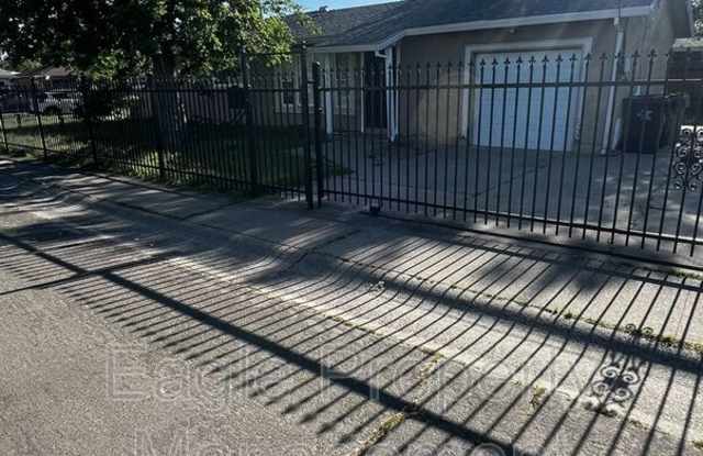 2794 Oakmont St - 2794 Oakmont Street, Sacramento, CA 95815