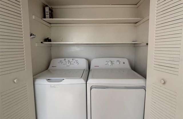 404 BANYON TREE CIRCLE