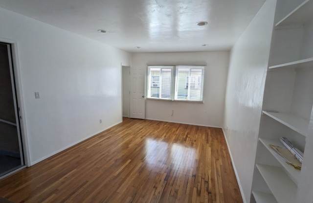 Photo of Exemplifying Style, Serenity  Lifestyle! Upstairs ~ 1 Bedroom / 1 Bathroom!