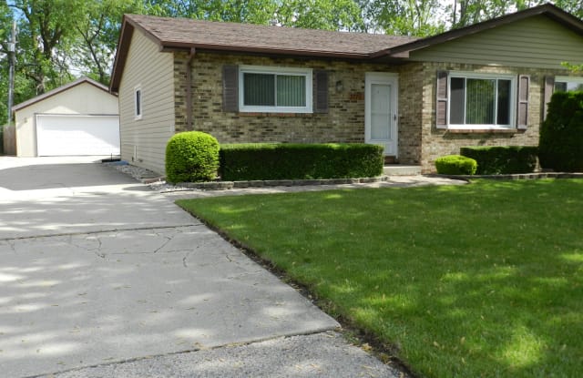 3770 JOHNS MANVILLE Avenue - 3770 Johns Manville Avenue, Gurnee, IL 60031