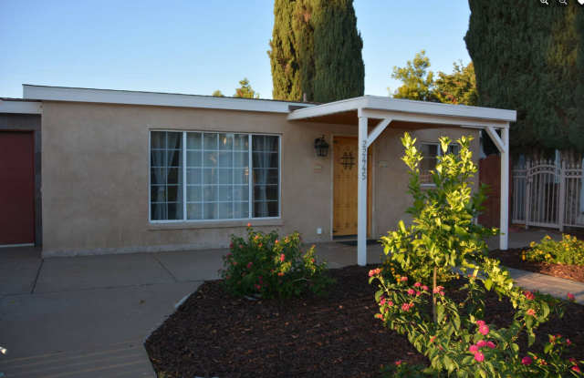 Photo of Bright 3-Bed+2bath Home in a Great Woodland Hills Neighborhood