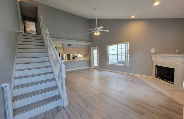 3 bedroom townhome for rent in NE Tallahassee, wood floors, fenced yard available for a move in right away for $1825 per month