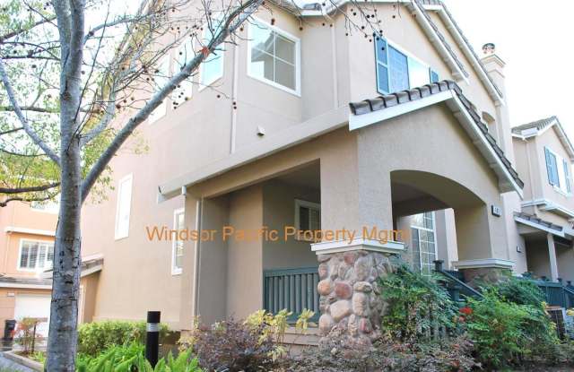 PENDING APPLICATION ! Bright  Modern Townhouse in Beautiful Danville! Close to Blackhawk Plaza! - 6027 Condor Street, Danville, CA 94506