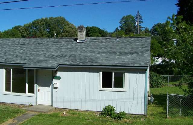 1536 Bloomington Ave