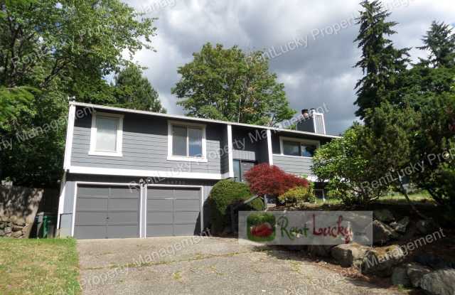 Wonderful & Updated 3-Bedroom Home w/Custom Chicken Coop in Redmond FOR RENT!!