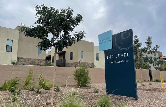 901 S SMITH Road unit: 1024