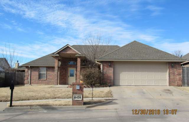 BEAUTIFUL HOME IN WOLFCREEK AREA!!!
