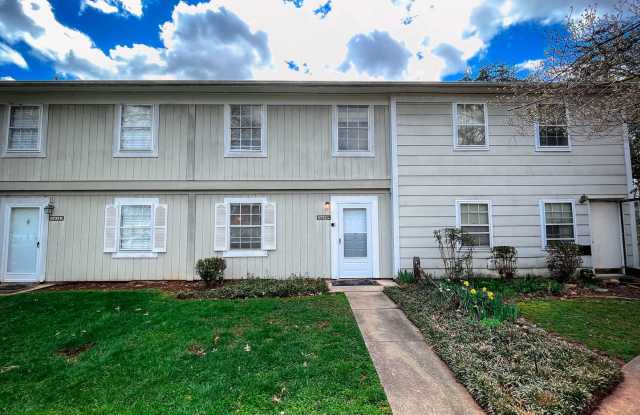 Greensboro 2 Bedroom, 2.5 Bathroom Condo With Tennis Courts  Community Pool! photos photos