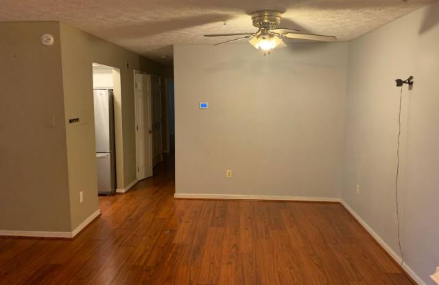 Nice Large Condo on Ground Level for Rent in Awesome Neighborhood!