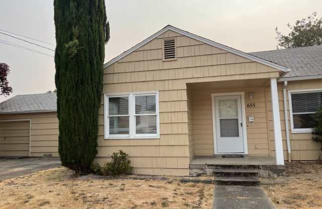 3 Bedroom 1 Bath Home w/ 2 Car Garage