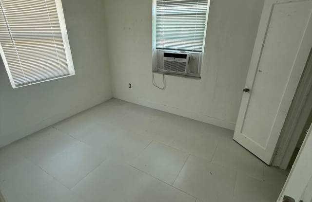 Photo of 1480 NW 95th St, #8