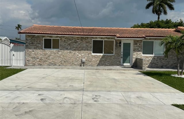 221 SW 81st Ave - 221 Southwest 81st Avenue, Fountainebleau, FL 33144