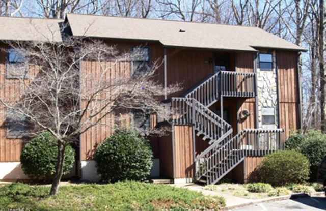 ***1/2 OFF FIRST FULL MONTH OF RENT!! ***