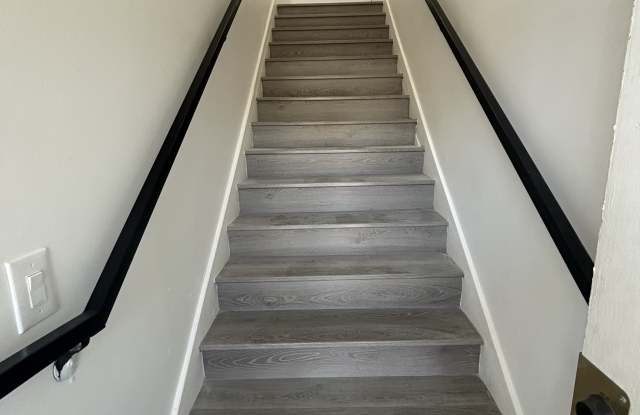 Photo of 1956 1/2 Park Grove Ave