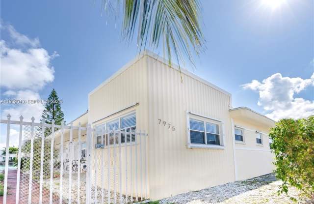 Photo of 7975 Crespi Blvd