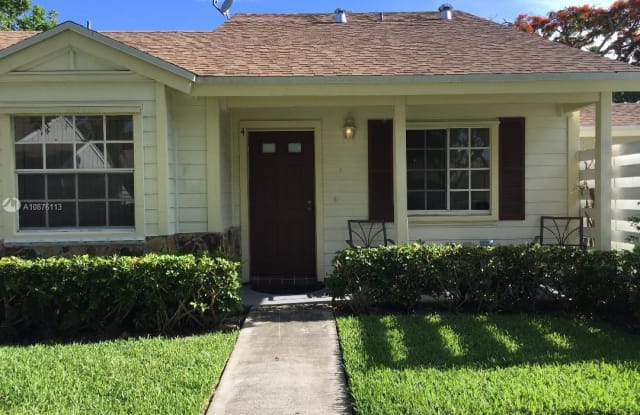 13729 SW 149th Cir Ln - 13729 Southwest 149th Circle Lane, Country Walk, FL 33186