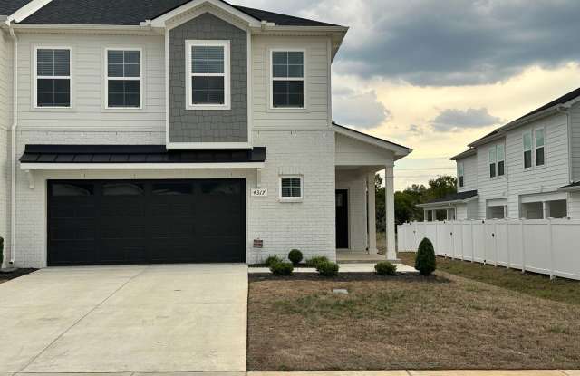 MOVE IN SPECIAL Beautiful Open Concept 3 BR 2.5 Bath Townhome in Murfreesboro