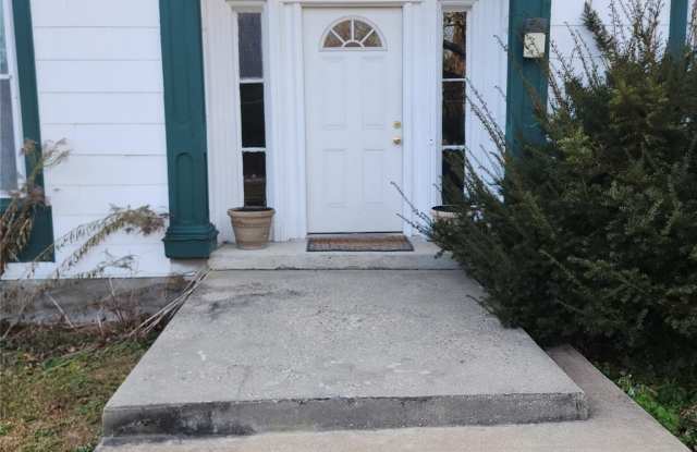 5635-5639 Route 82 unit: 3