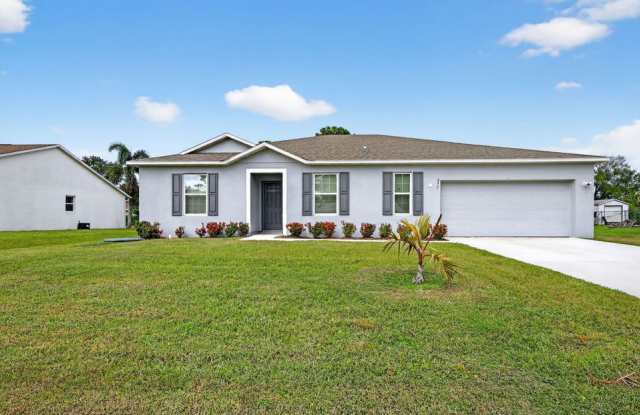 Photo of 657 Northeast Horizon Lane