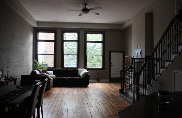 1055 Main St